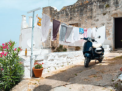 香蕉漫画两步走：先抓段落是不是跳级，再把推断改成假设句（像做对照笔记）